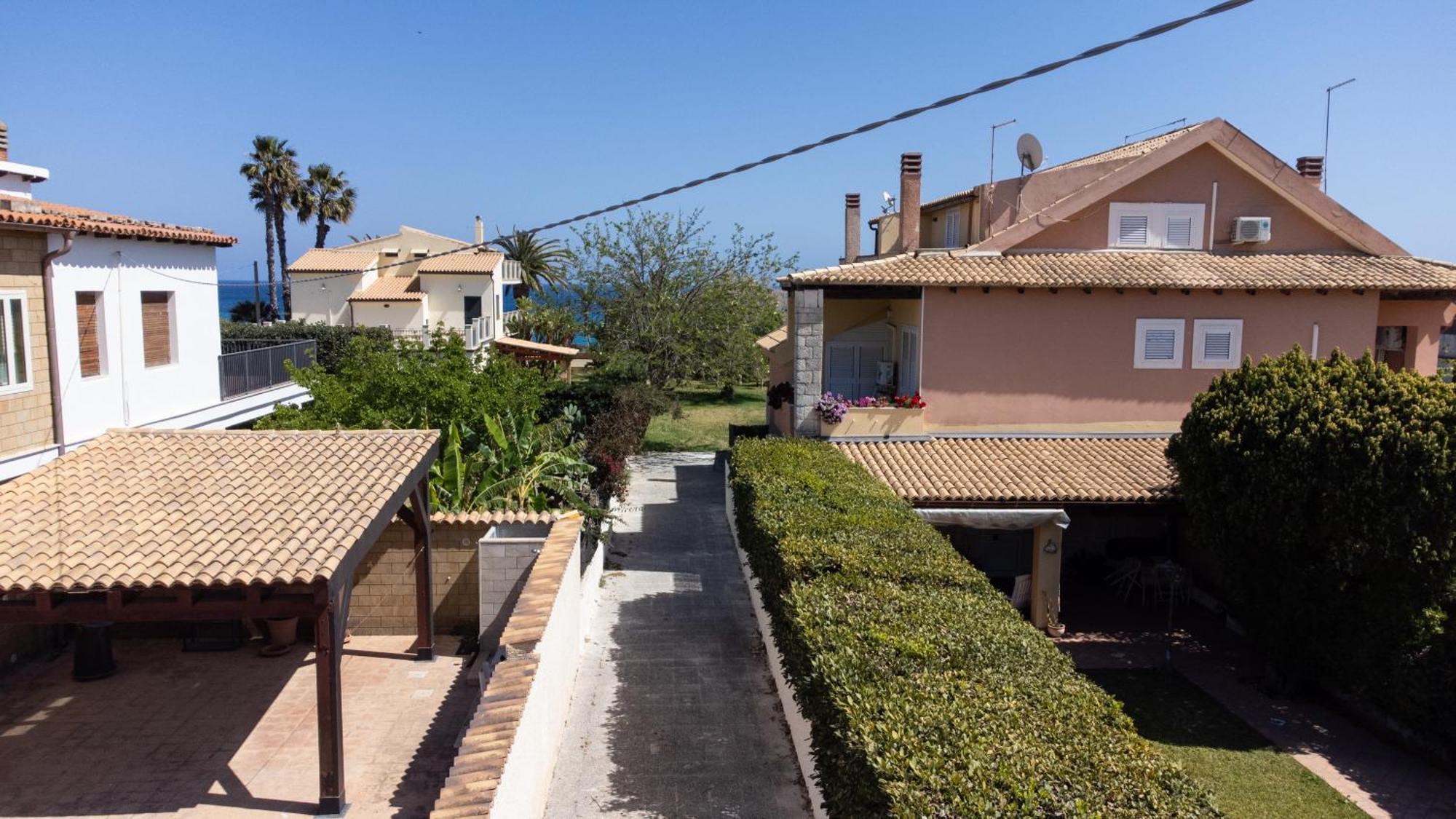 Arenella Beach Apartamento *