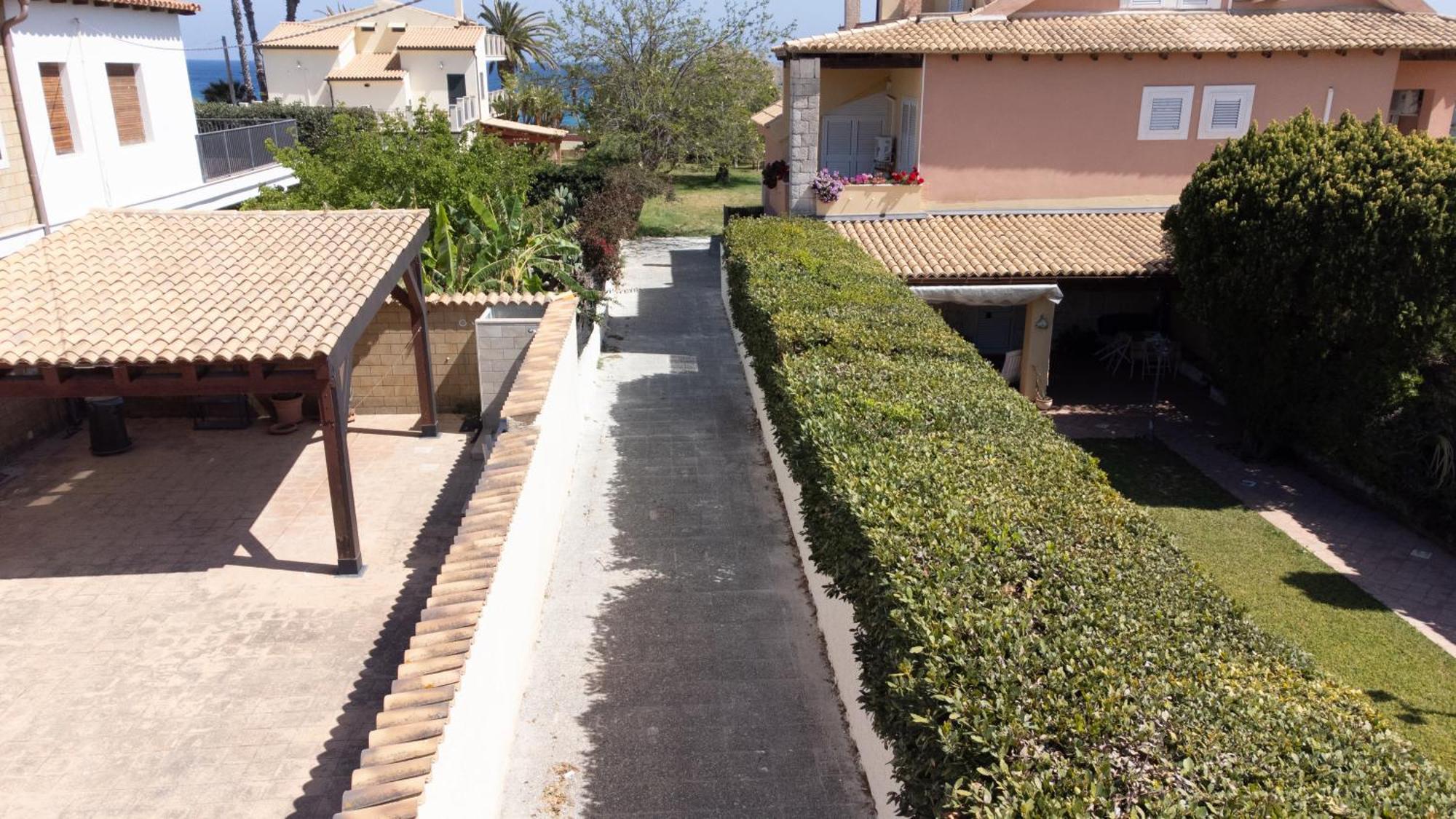 Arenella Beach * Syracuse
